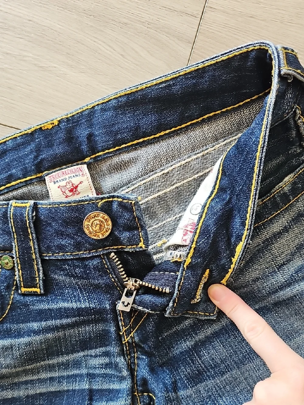 Y2K True Religion Low Rise Billy Skull Tab Roses Jeans, Sz 23 - Picture 10 of 16